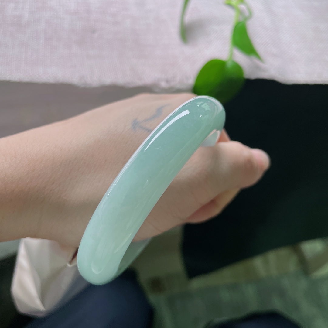 56/12.7/9.2，蓝底正圈，水润，肉质细腻干净，清雅，时尚，耐看，无裂，ss54315a