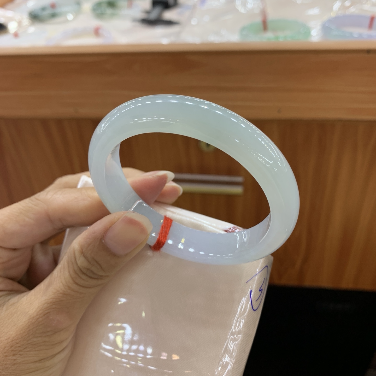 冰蓝底贵妃翡翠手镯 54.3-48-12.3-8