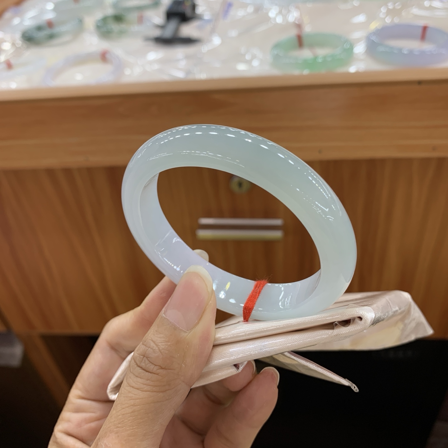冰蓝底贵妃翡翠手镯 54.3-48-12.3-8