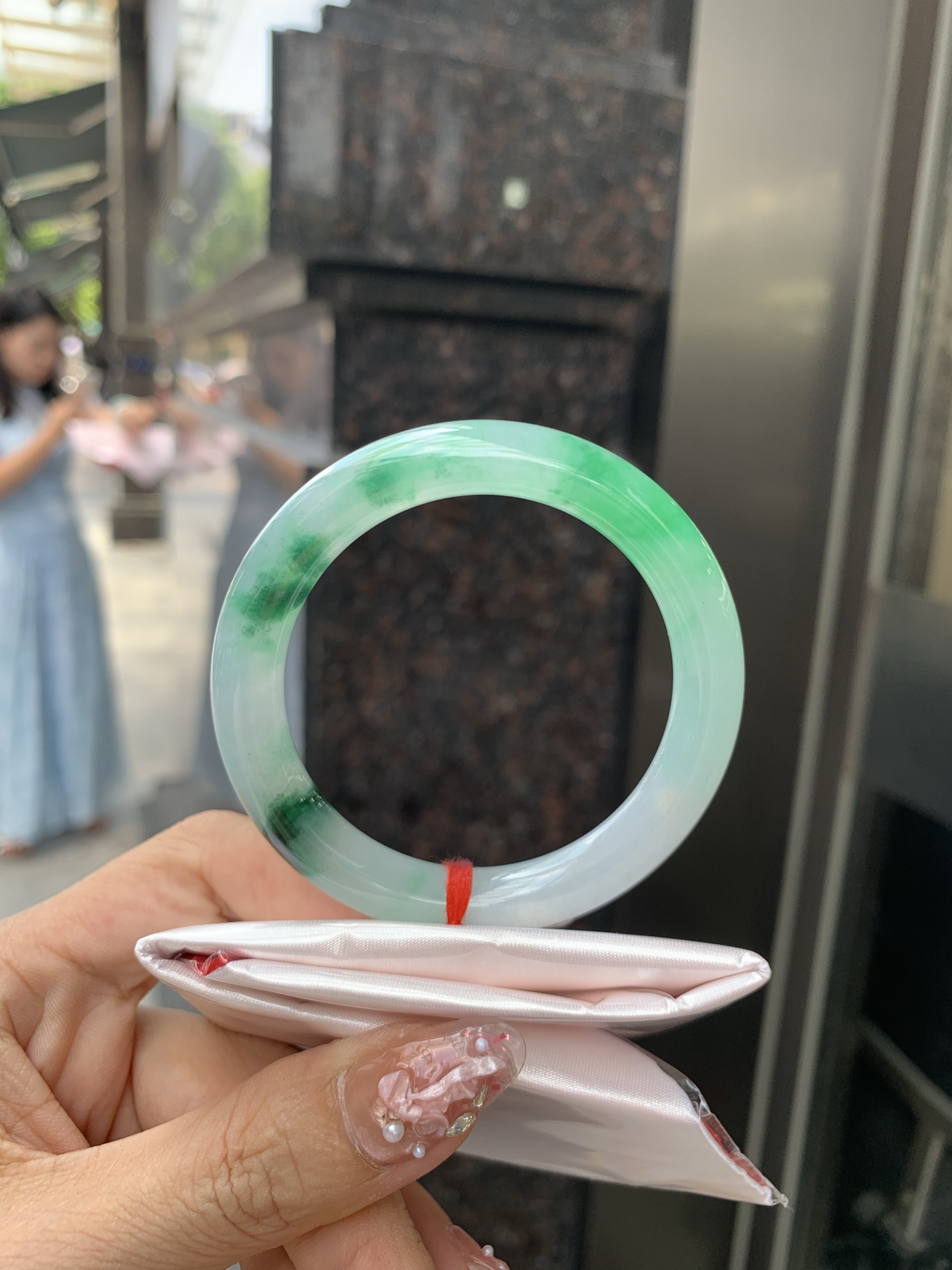 冰阳绿花美人条 50.3-8.6-8.4 0604-N890 底妆冰润细腻，春风十里不如腕间一抹绿，