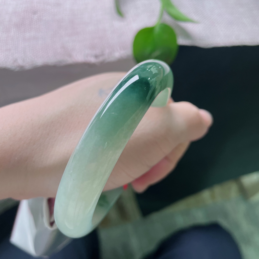60.2/13.1/8.2飘花正圈，大圈口，把江南烟雨戴在腕间，诗意盎然，无裂，ss54241a