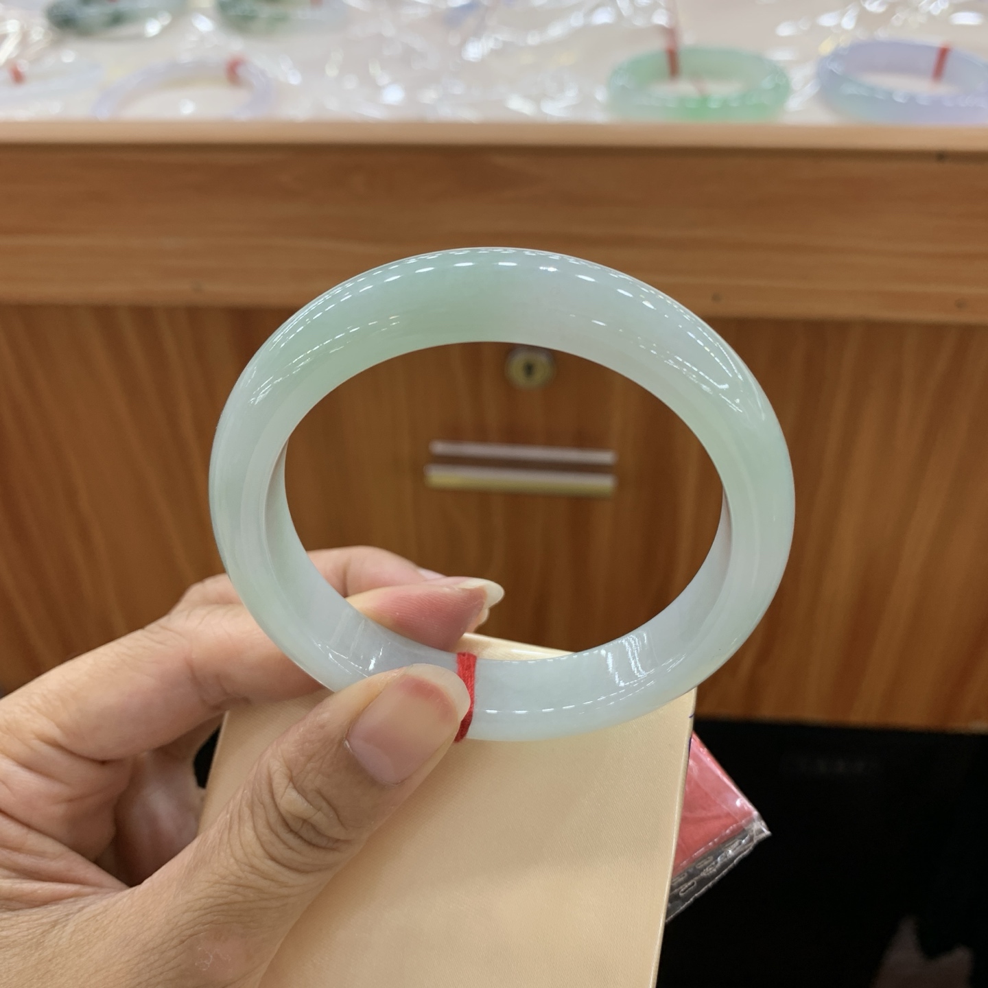 060308FN 湖水绿正圈大圈口翡翠手镯 59-12.5-8.3