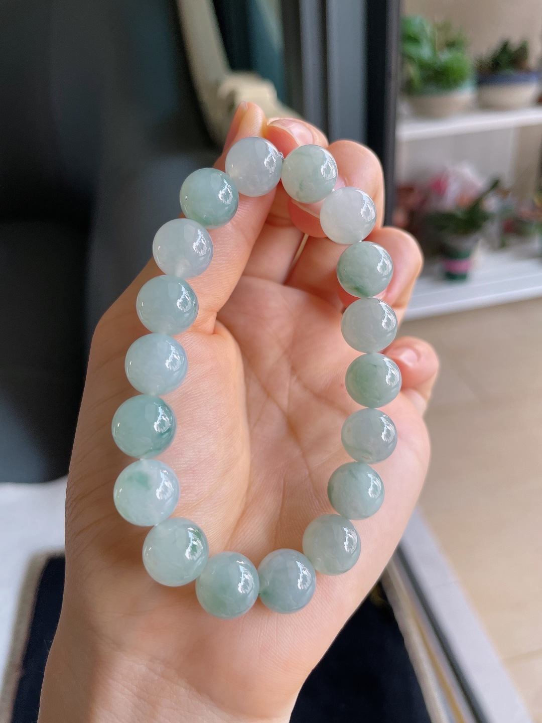 天然翡翠A货，冰飘花手串，尺寸：10.8mm。【编3358】
