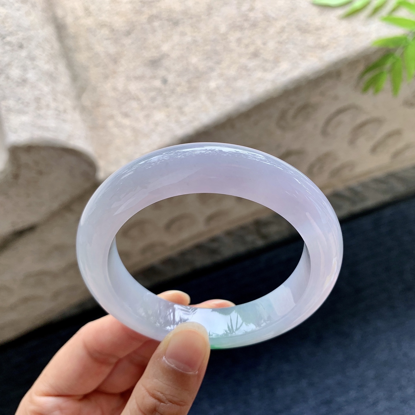 正圈53 54【圈口】54/12.7/9.5【编码】HT060619【描述】冰糯春彩，水润，种老，细腻，打灯有棉线