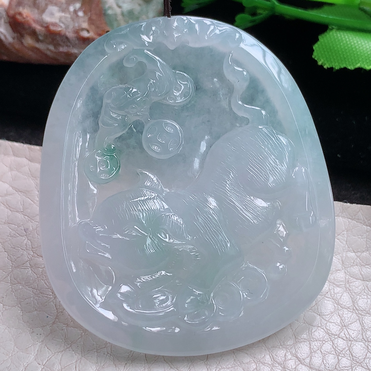yn实拍53*46*5.7缅甸翡翠a货精雕冰飘花招财猪 生肖猪玉吊坠