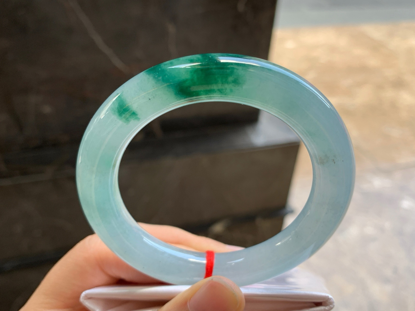55-11
飘花圆条手镯^_^颜色鲜艳