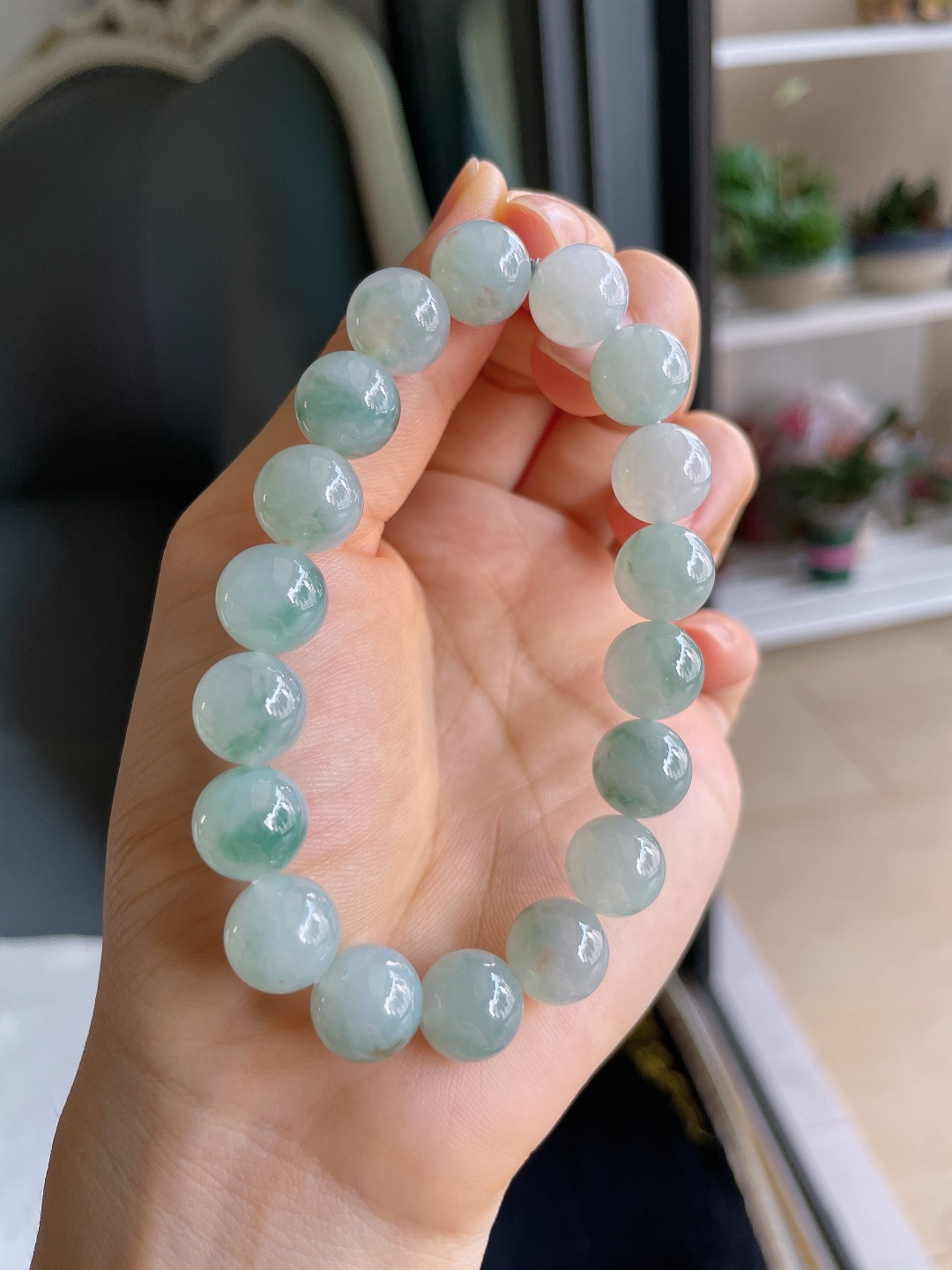 天然翡翠A货，冰飘花手串，尺寸：10.8mm。【编3358】