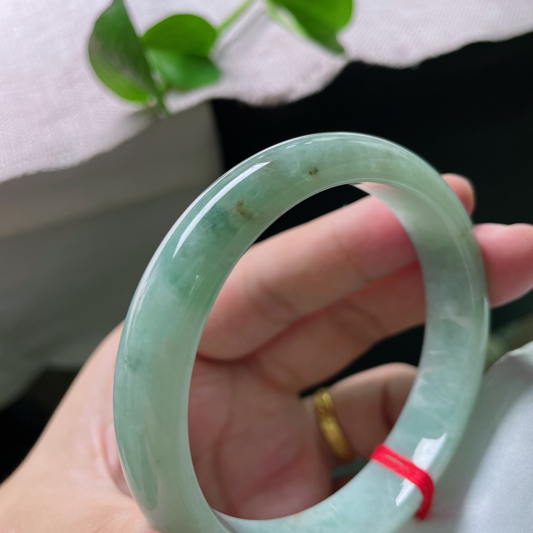 绿底正圈，水润细腻，温婉可人，贵气，洒金，无裂，ss54469a