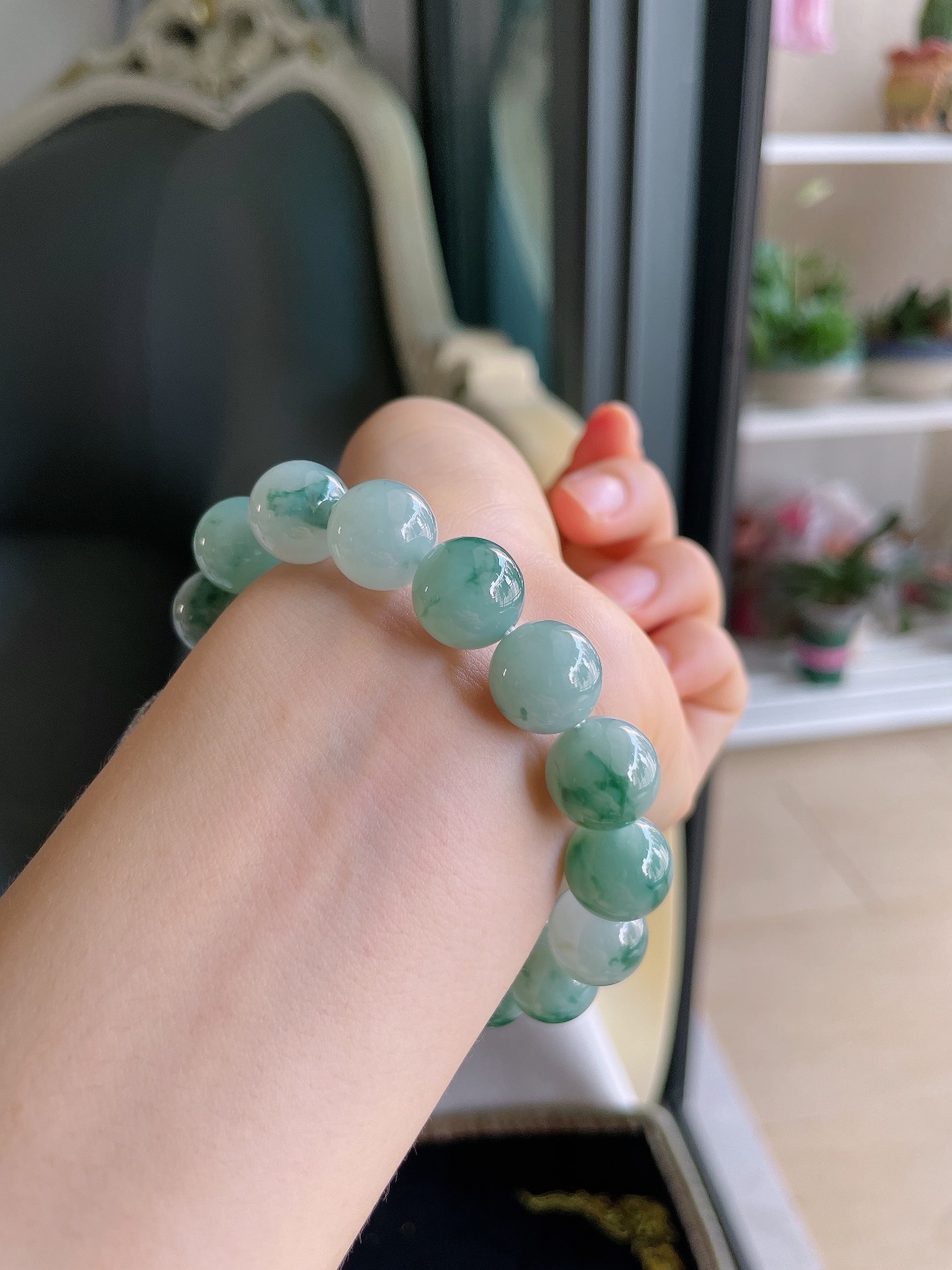 天然翡翠A货，冰飘花手串，尺寸：12.5mm。【编3866】