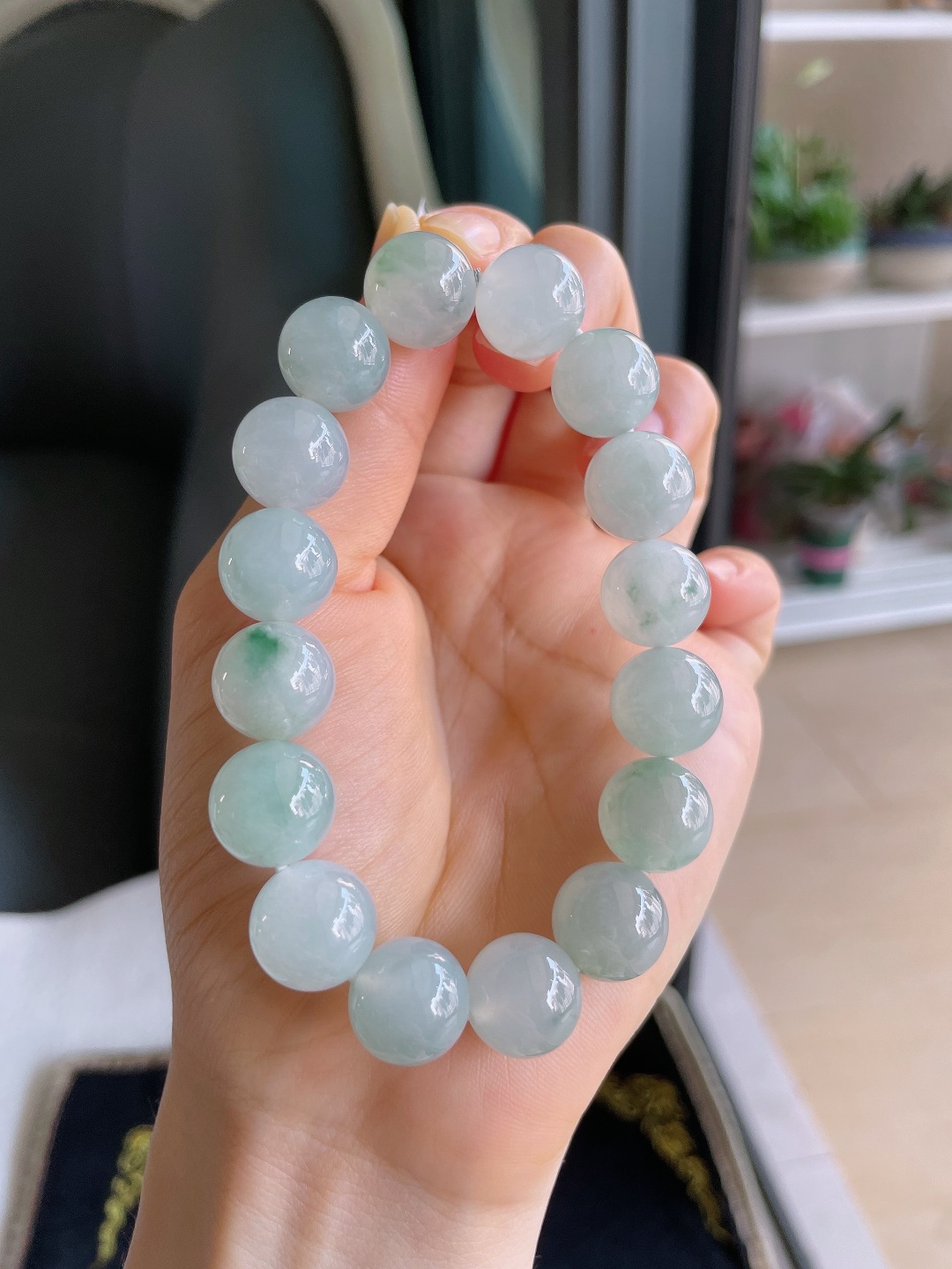 天然翡翠A货，冰飘花手串，尺寸：12.6mm。【编2337】