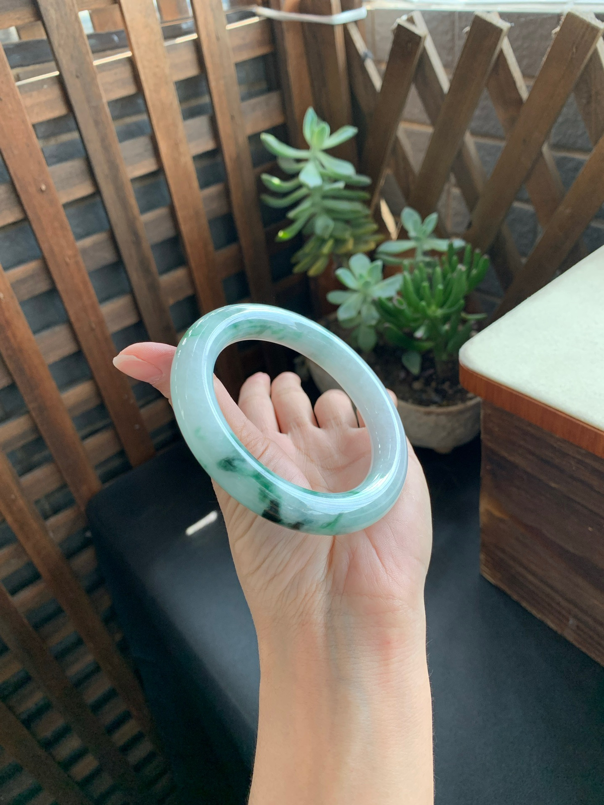 60.7圈口飘花圆条手镯