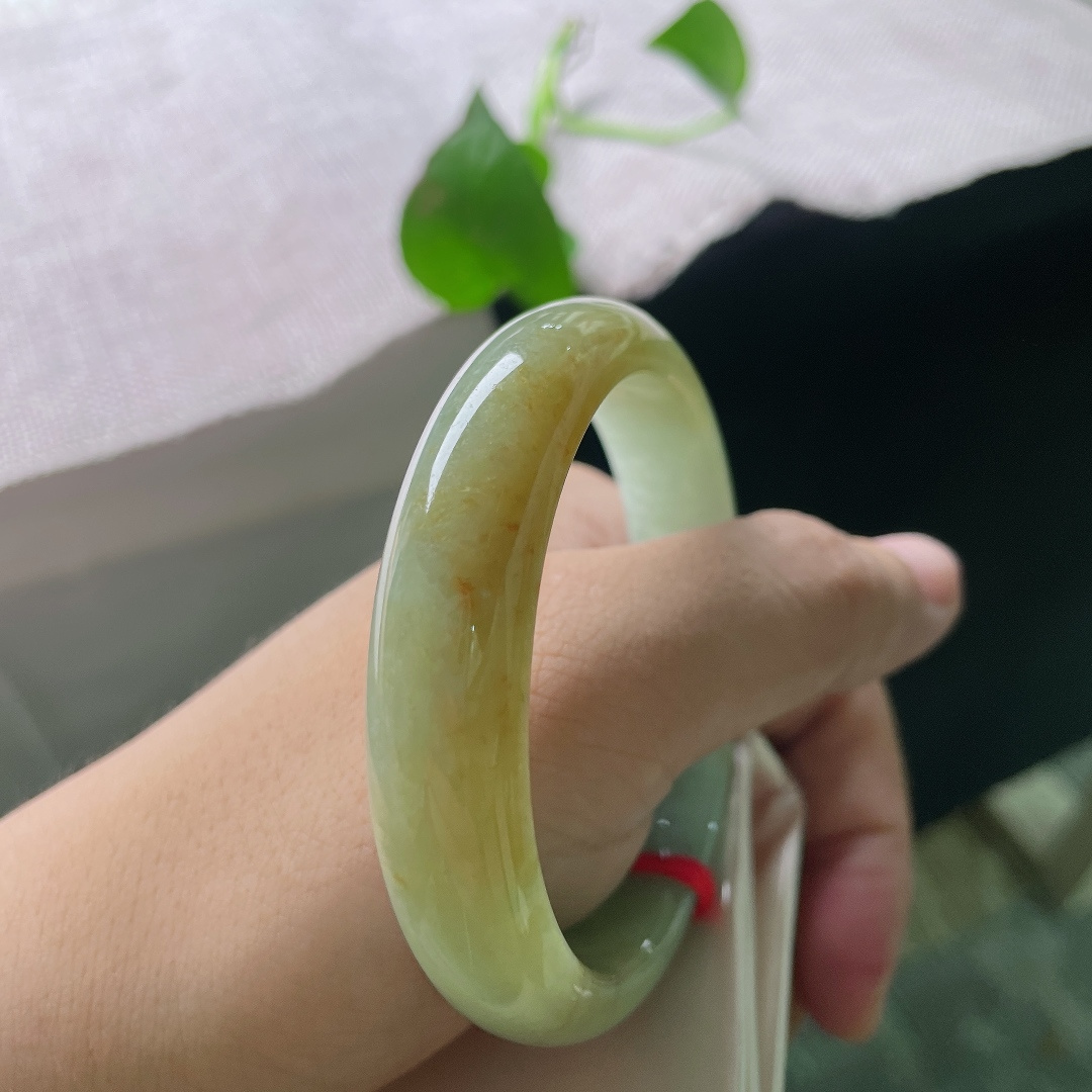 55.2/12.9/7.1，黄翡正圈，水润，肉质细腻干净，一点指甲纹可以忽略，ss54447a