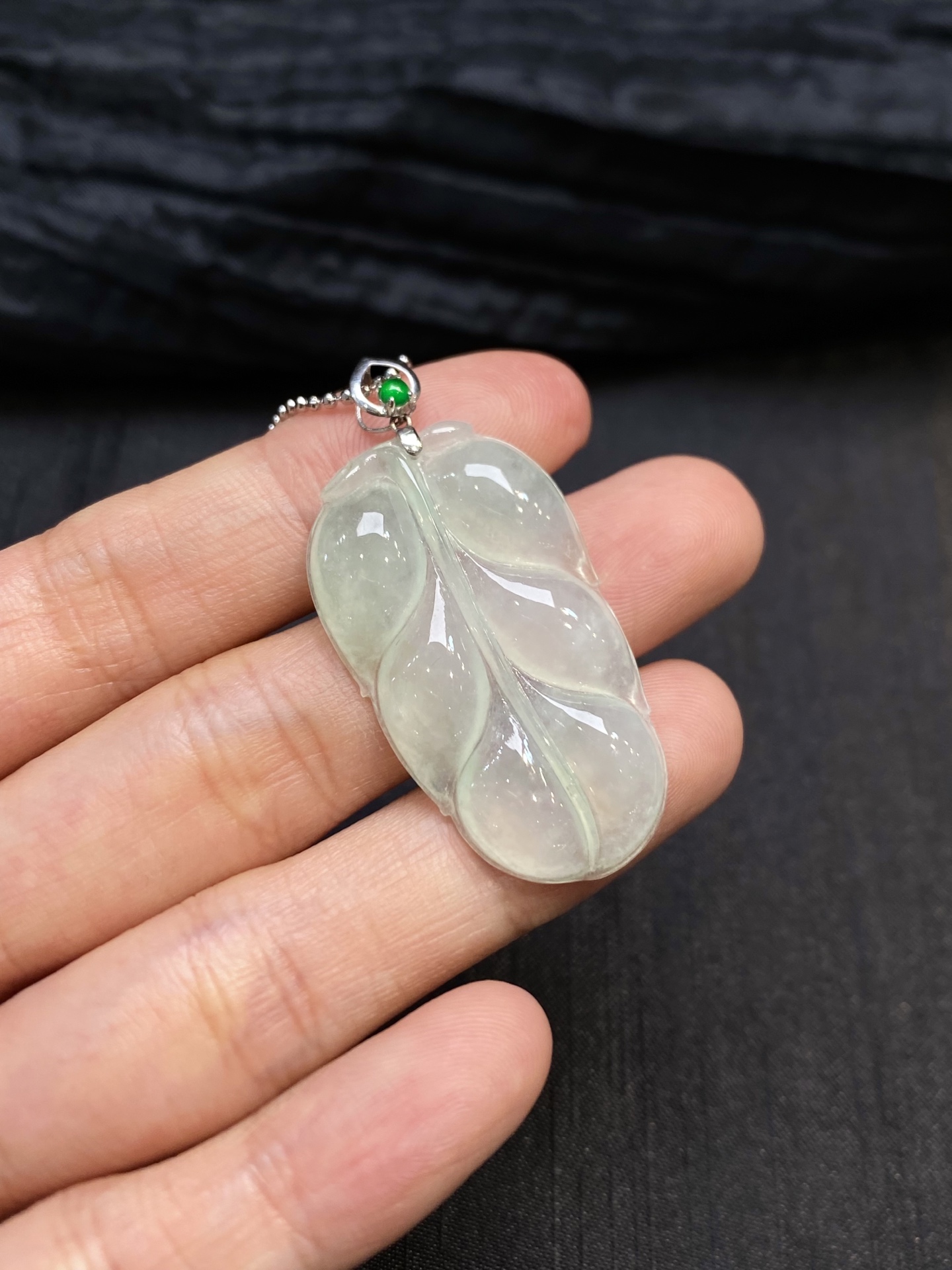 冰飘绿花叶子吊坠·金 整·42.7-20.7-4.5mm 裸·36-20.7-4.5mm