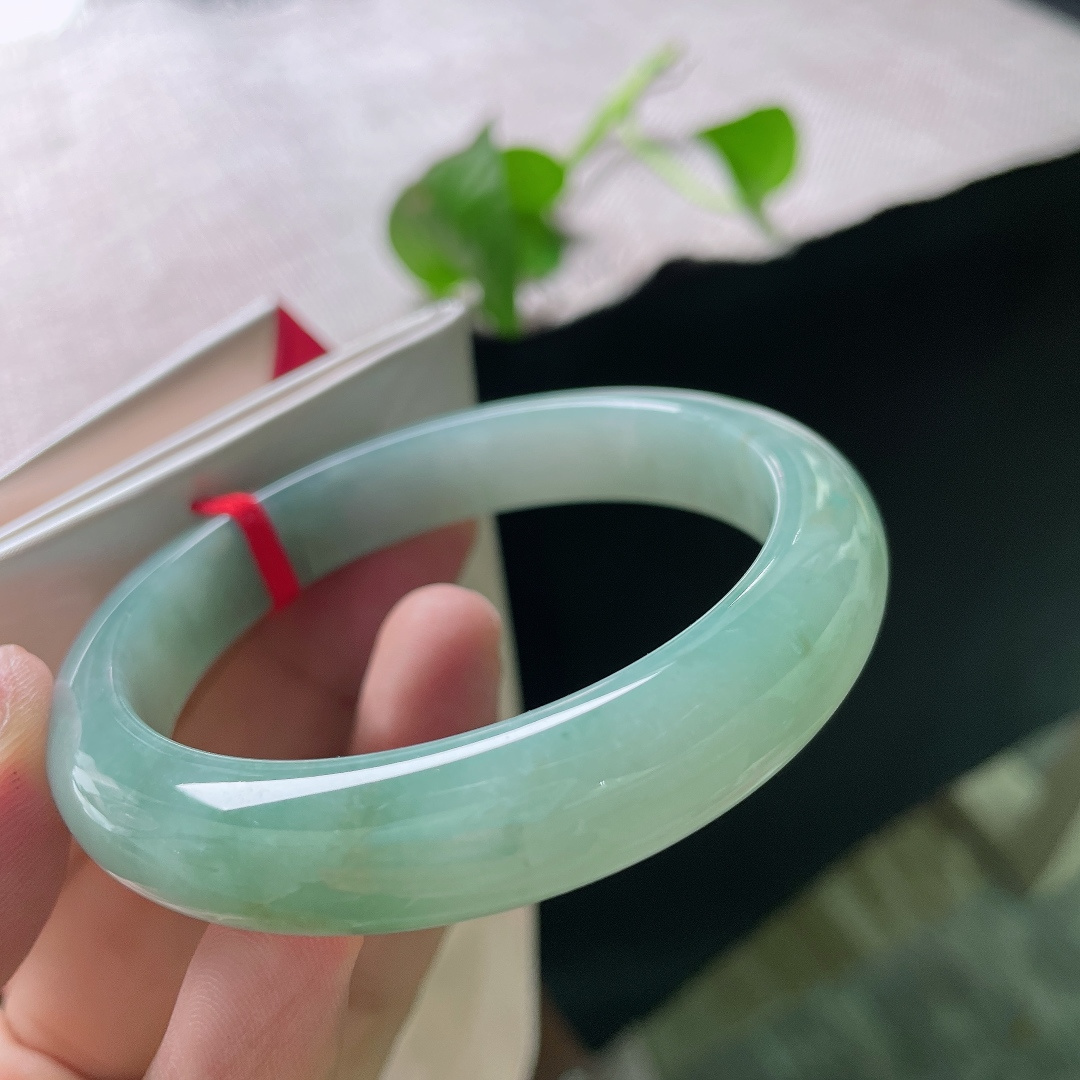 56/11.4/7.9，绿底正圈，满色素雅不张扬，搜细种老，佩戴温柔，无裂，ss54422a
