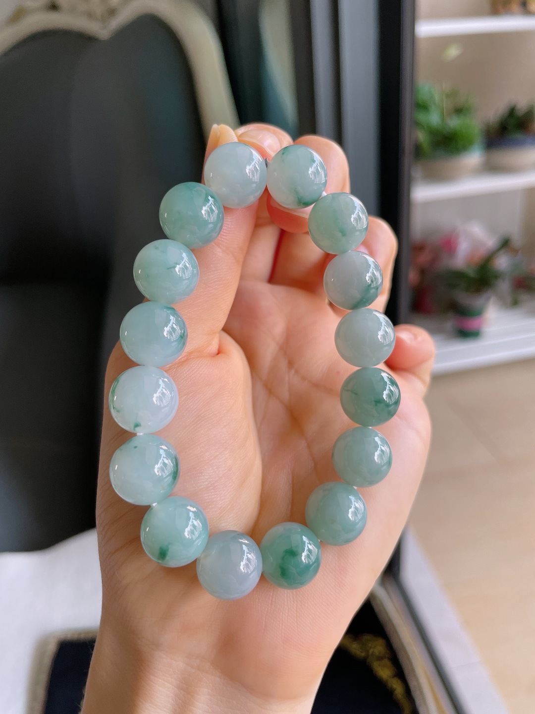 天然翡翠A货，冰飘花手串，尺寸：12.5mm。【编3866】