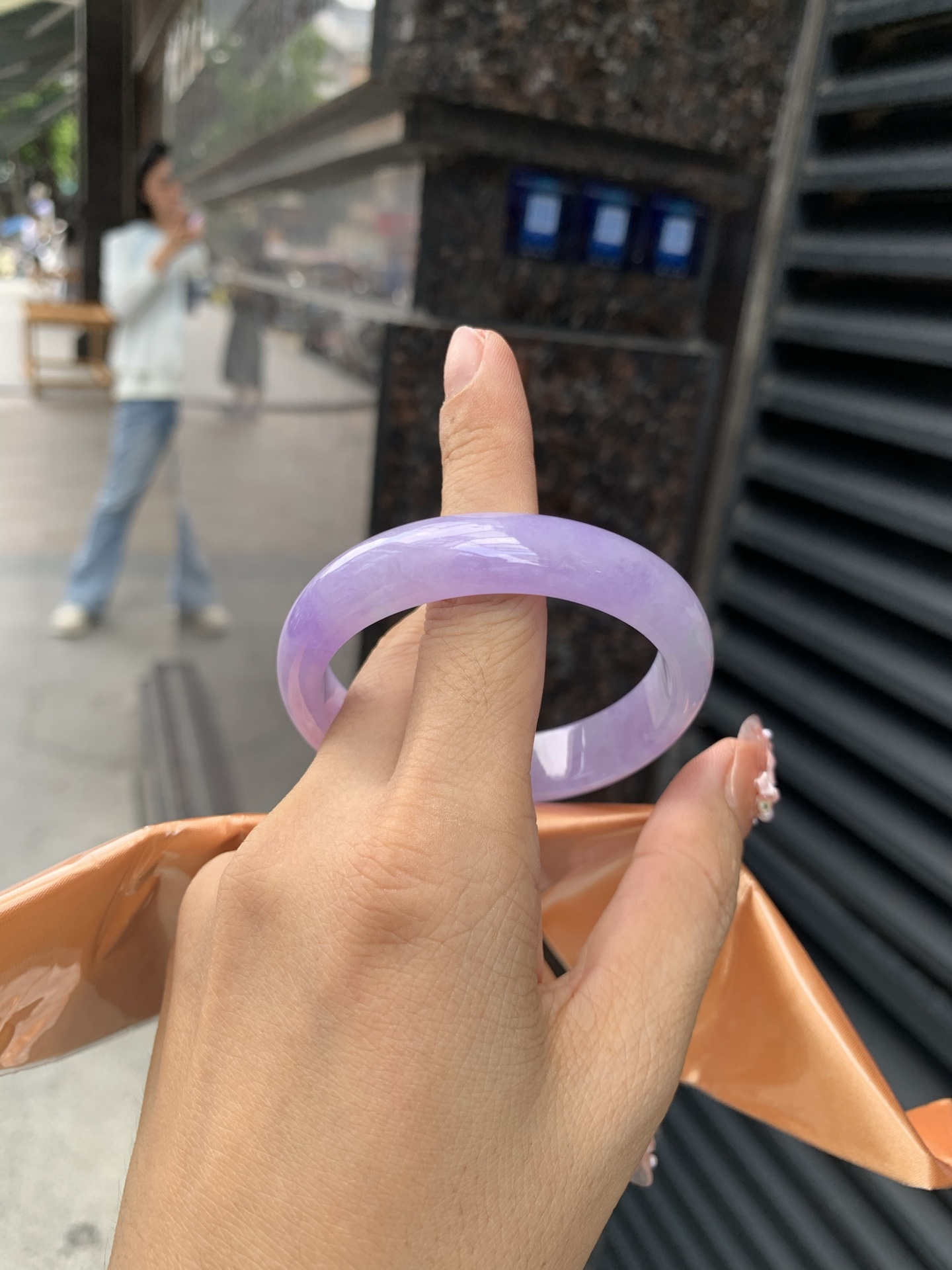 0605-N900，打灯细纹，底妆水润，满圈吸睛抢眼，浪漫迷人，仙气飘飘，优雅高贵显气质，感满满，满满底色均匀不失色，不同光线不一样视觉感受