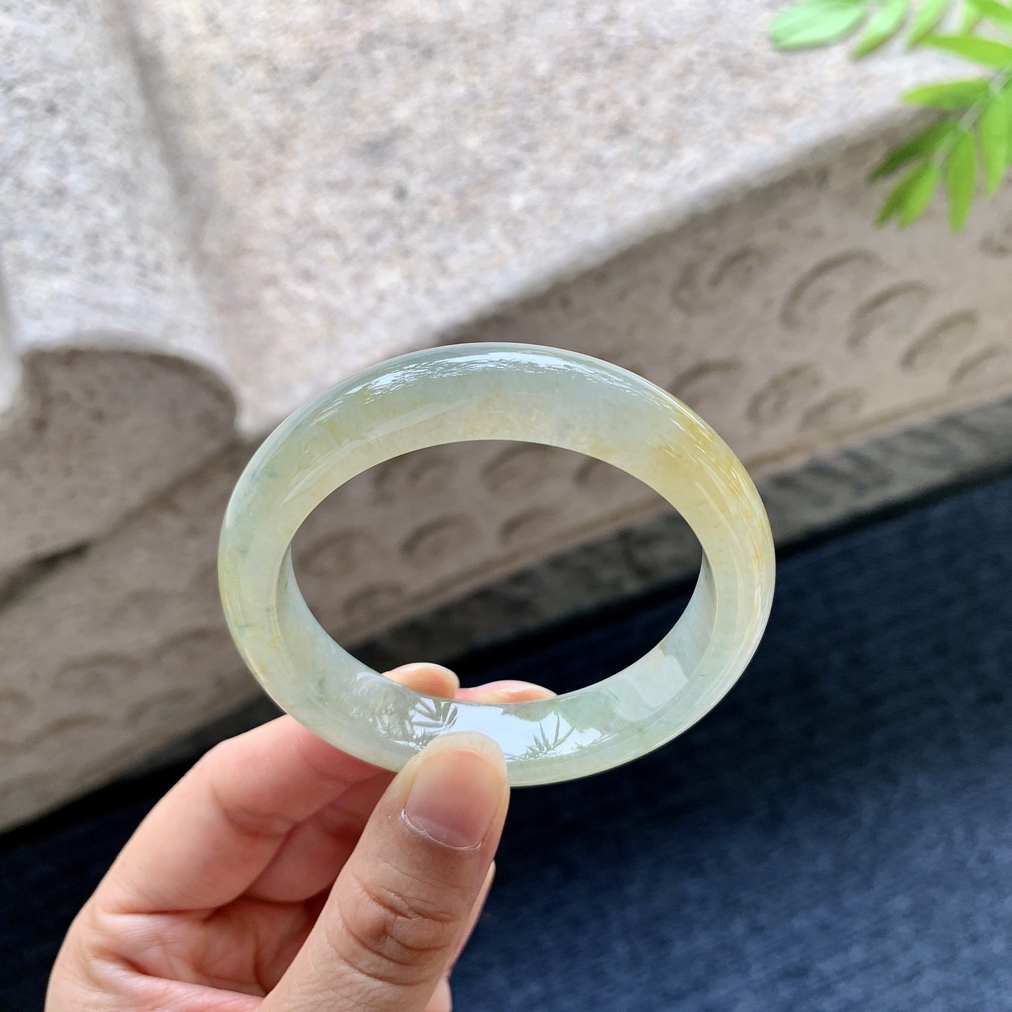 正圈50 51【圈口】51/11.7/8【编码】HJ060601【描述】糯冰黄翡，水润，种老，细腻，无裂