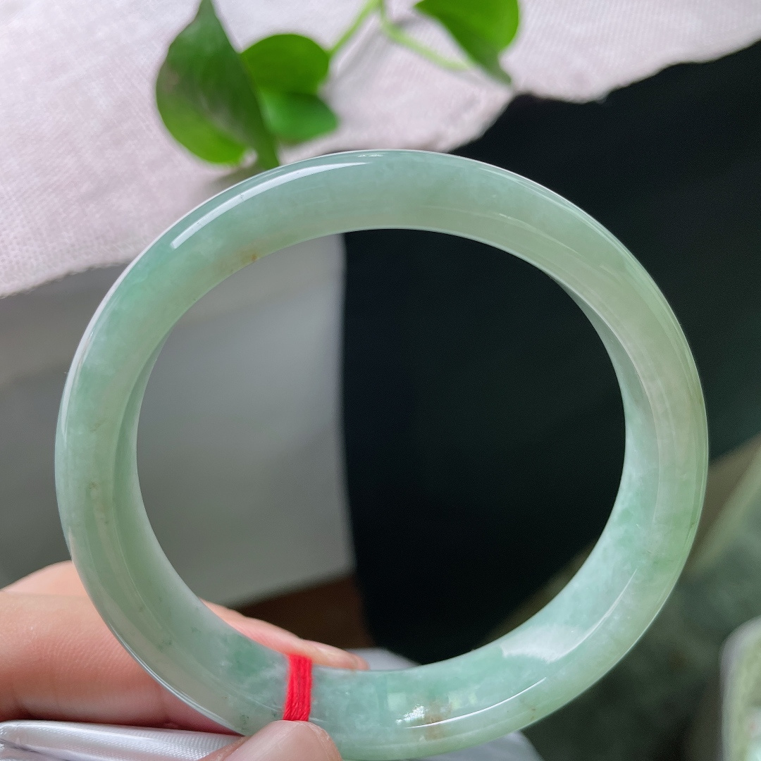 绿底正圈，水润细腻，温婉可人，贵气，洒金，无裂，ss54469a