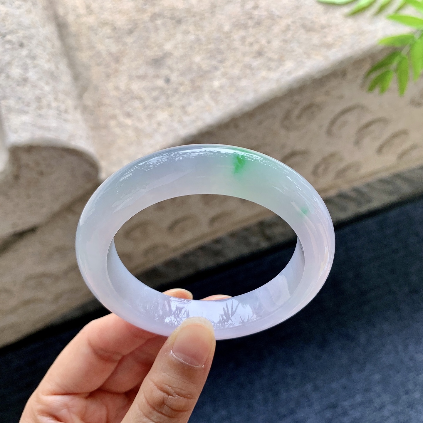 正圈53 54【圈口】54/12.7/9.5【编码】HT060619【描述】冰糯春彩，水润，种老，细腻，打灯有棉线