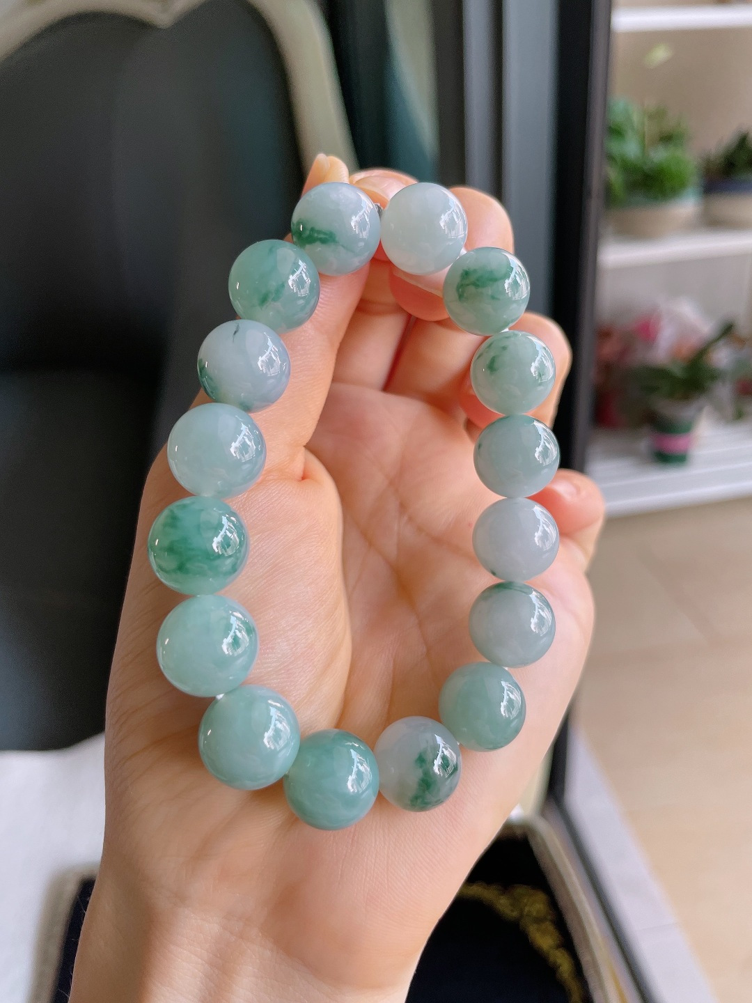 天然翡翠A货，冰飘花手串，尺寸：12.5mm。【编3866】