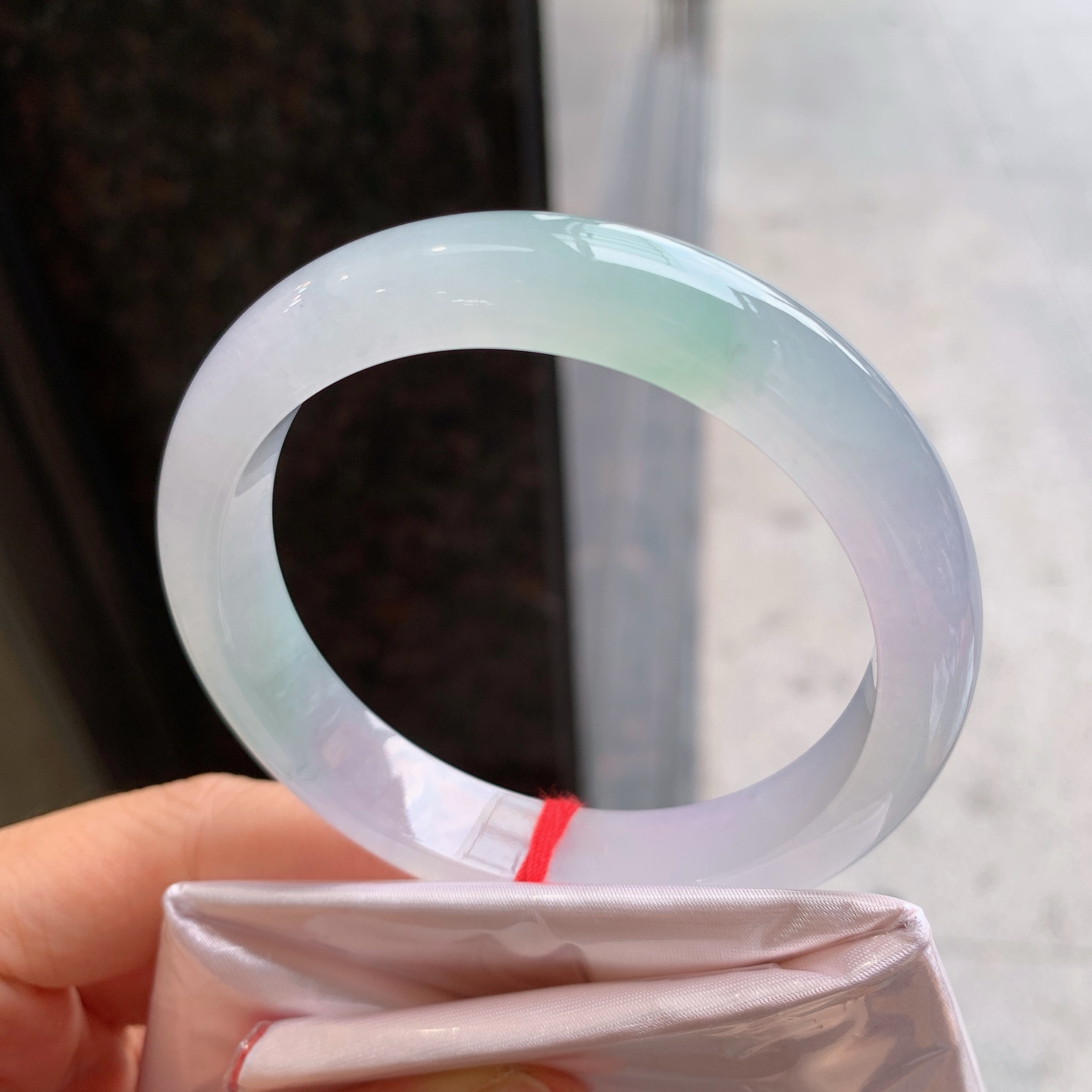 正圈冰飘绿 边上微细纹 尺寸：56.5/11.9/8.3 冰润
