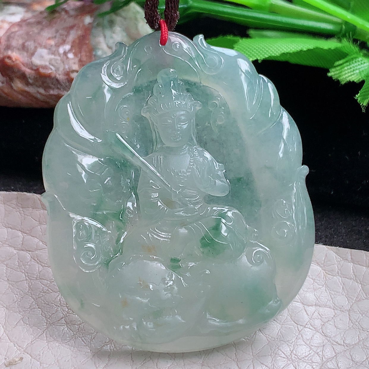 bg实拍52*44*5.5缅甸翡翠a货精雕冰飘花文殊菩萨 生肖守护神玉吊坠