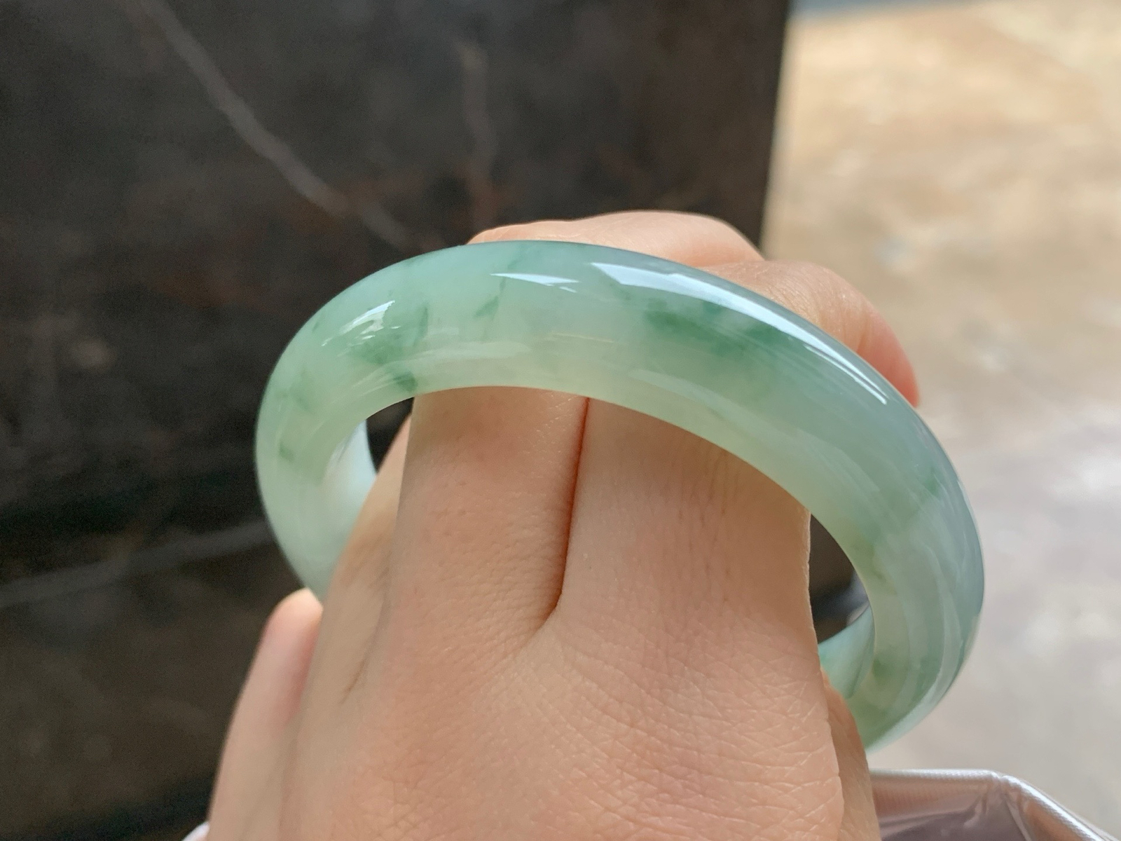 50.5-12.4-8.4
飘花手镯^_^细腻