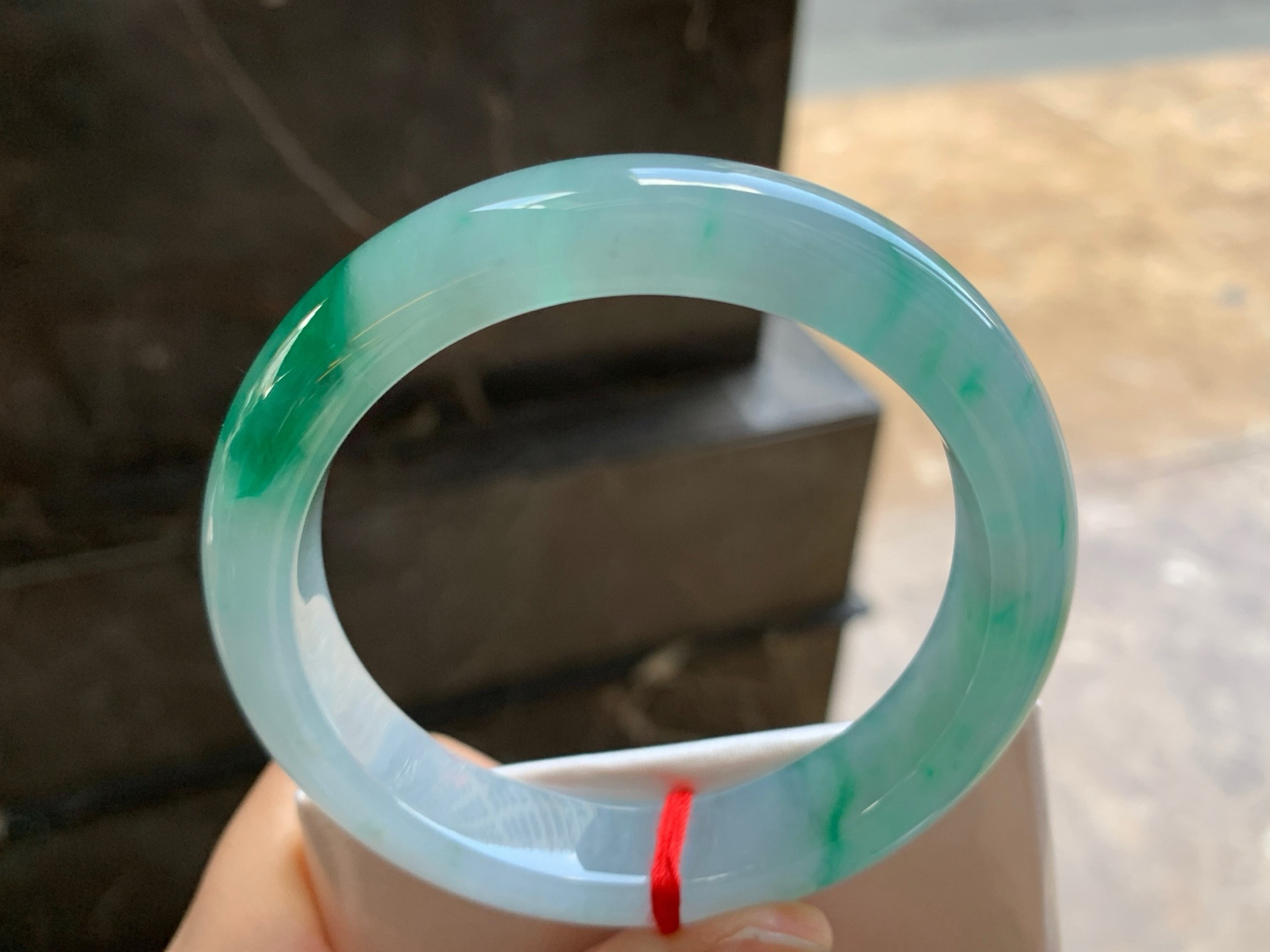58.5-13.2-9.1
绿花手镯^_^玉质温润