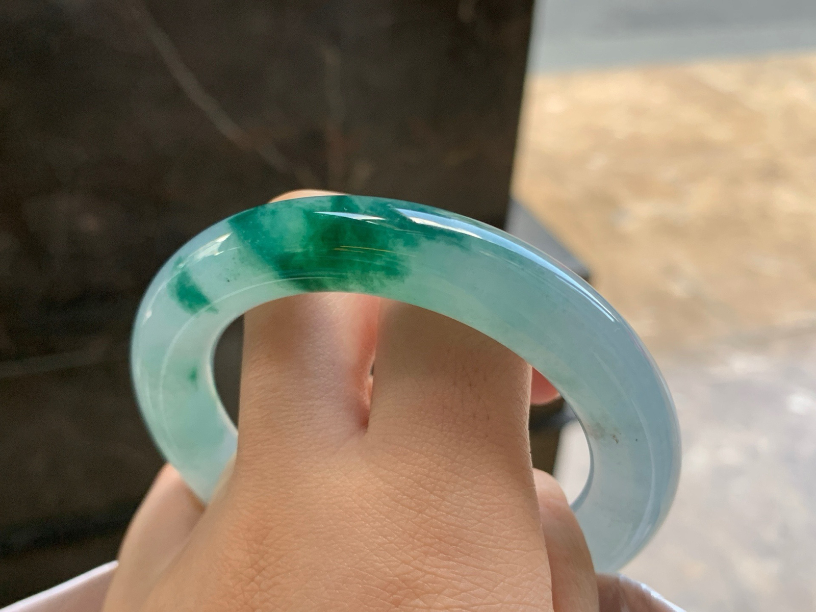 55-11
飘花圆条手镯^_^颜色鲜艳
