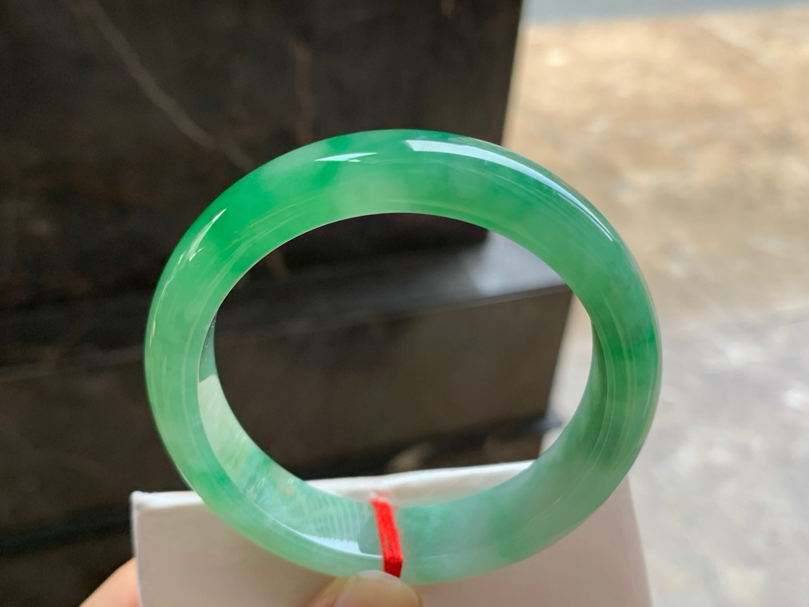 52.5-12.7-8
辣绿色手镯^_^鲜艳