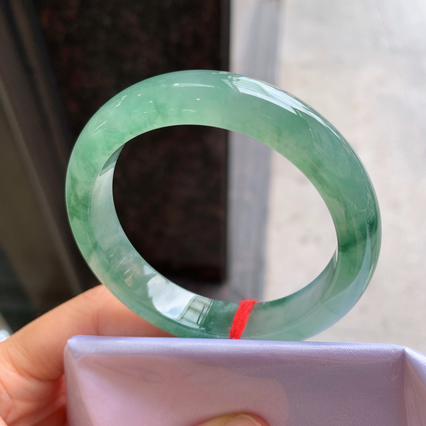 正圈冰飘花 表皮微瑕疵微扣 尺寸：52.2/11.7/8 冰润