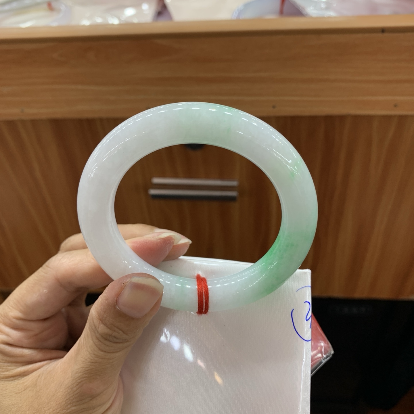 白底青飘绿圆条翡翠手镯 53.4-11.3-11.1