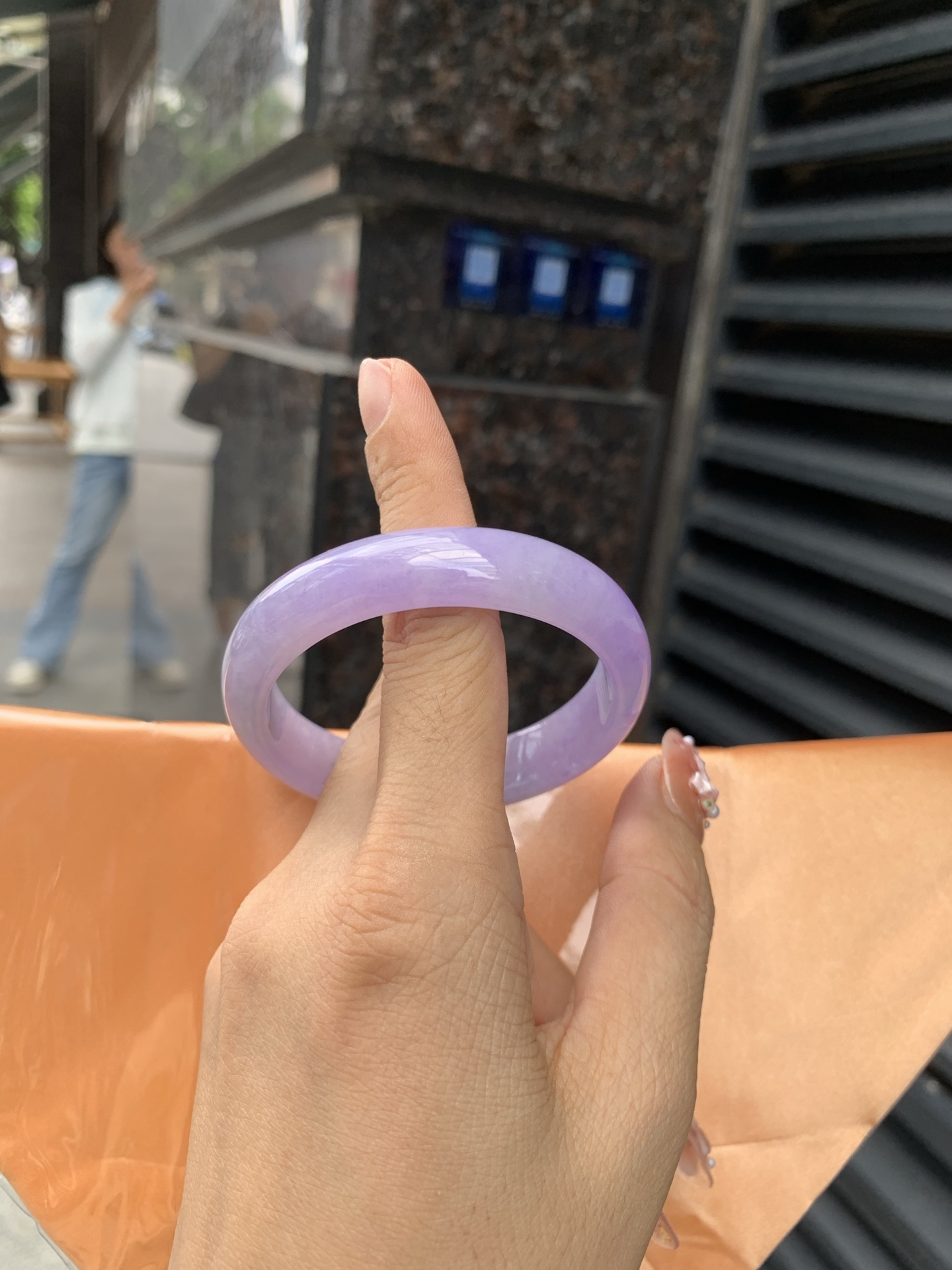 0605-N900，打灯细纹，底妆水润，满圈吸睛抢眼，浪漫迷人，仙气飘飘，优雅高贵显气质，感满满，满满底色均匀不失色，不同光线不一样视觉感受