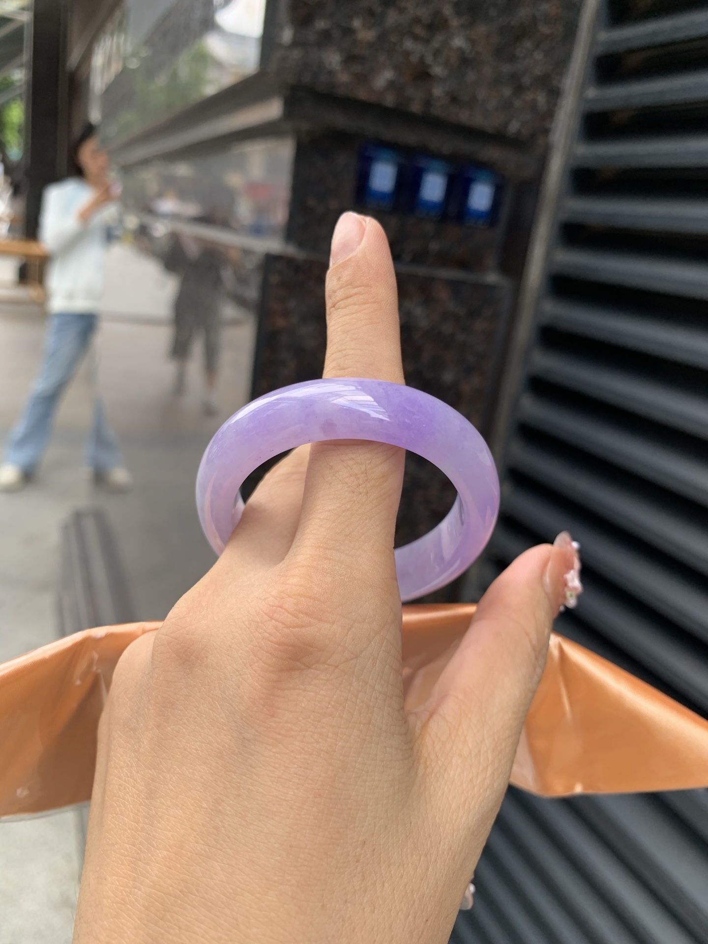 0605-N900，打灯细纹，底妆水润，满圈吸睛抢眼，浪漫迷人，仙气飘飘，优雅高贵显气质，感满满，满满底色均匀不失色，不同光线不一样视觉感受