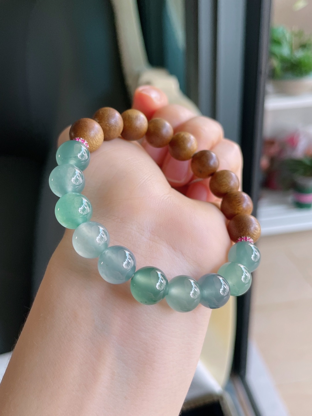 天然翡翠A货，冰多宝搭配沉香木手串，尺寸：10mm。【编3864】