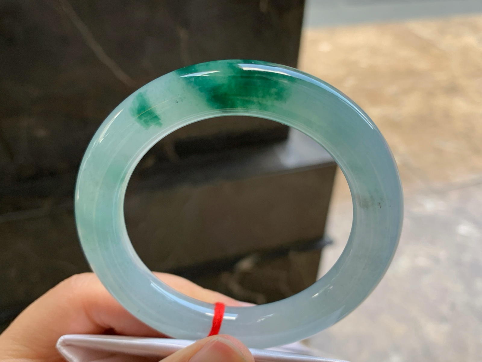 55-11
飘花圆条手镯^_^颜色鲜艳