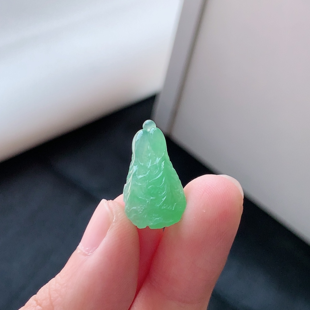 冰飘绿百财挂件 种老底子水润，品相喜悦，佩戴时尚大方 货号90604，22.2-11.8-6.3
