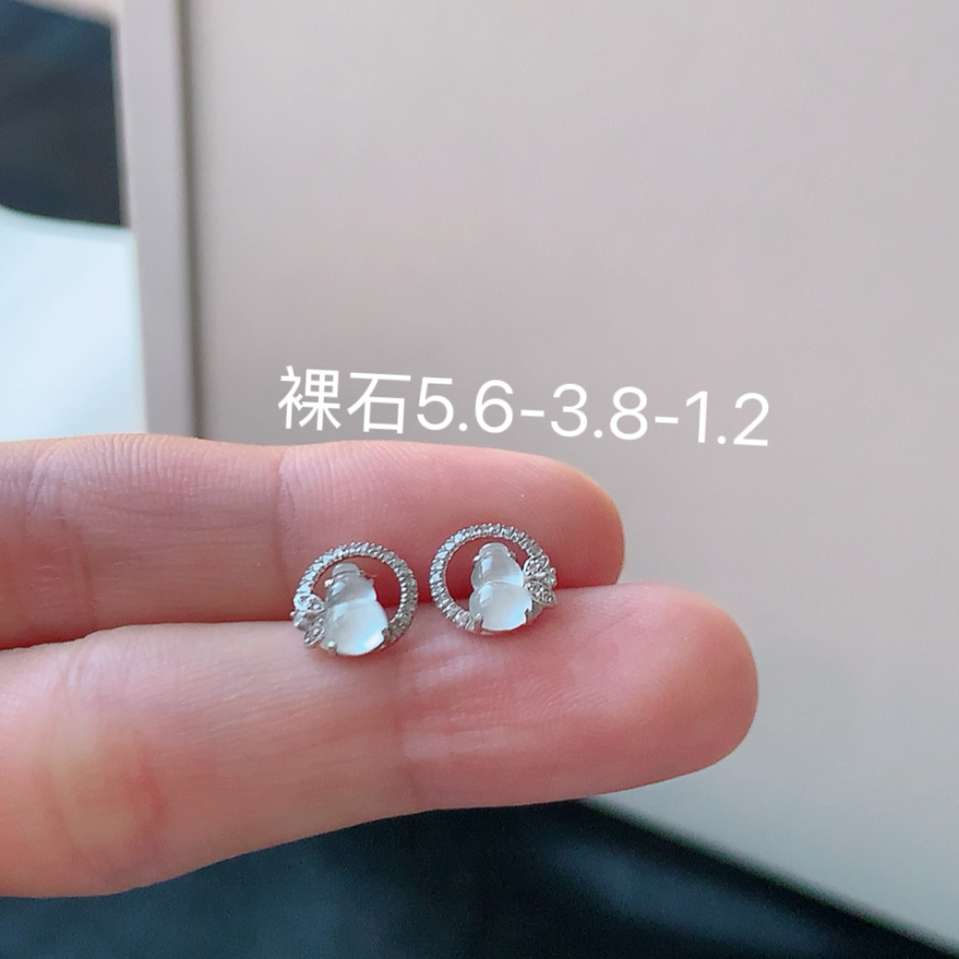 冰种葫芦耳钉   种水好  冰润通透  上耳优雅迷人货号63604，5.6-3.8-1.2