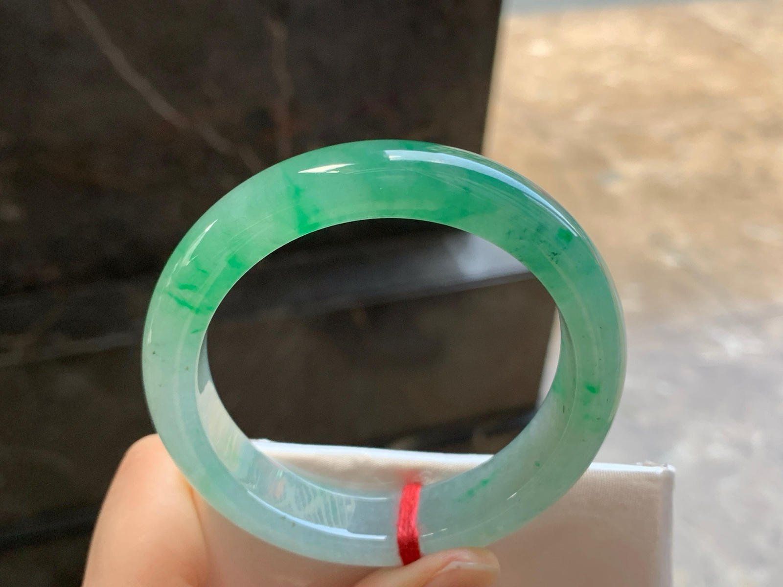 52.5-12.7-8.3
冰绿手镯^_^种水好