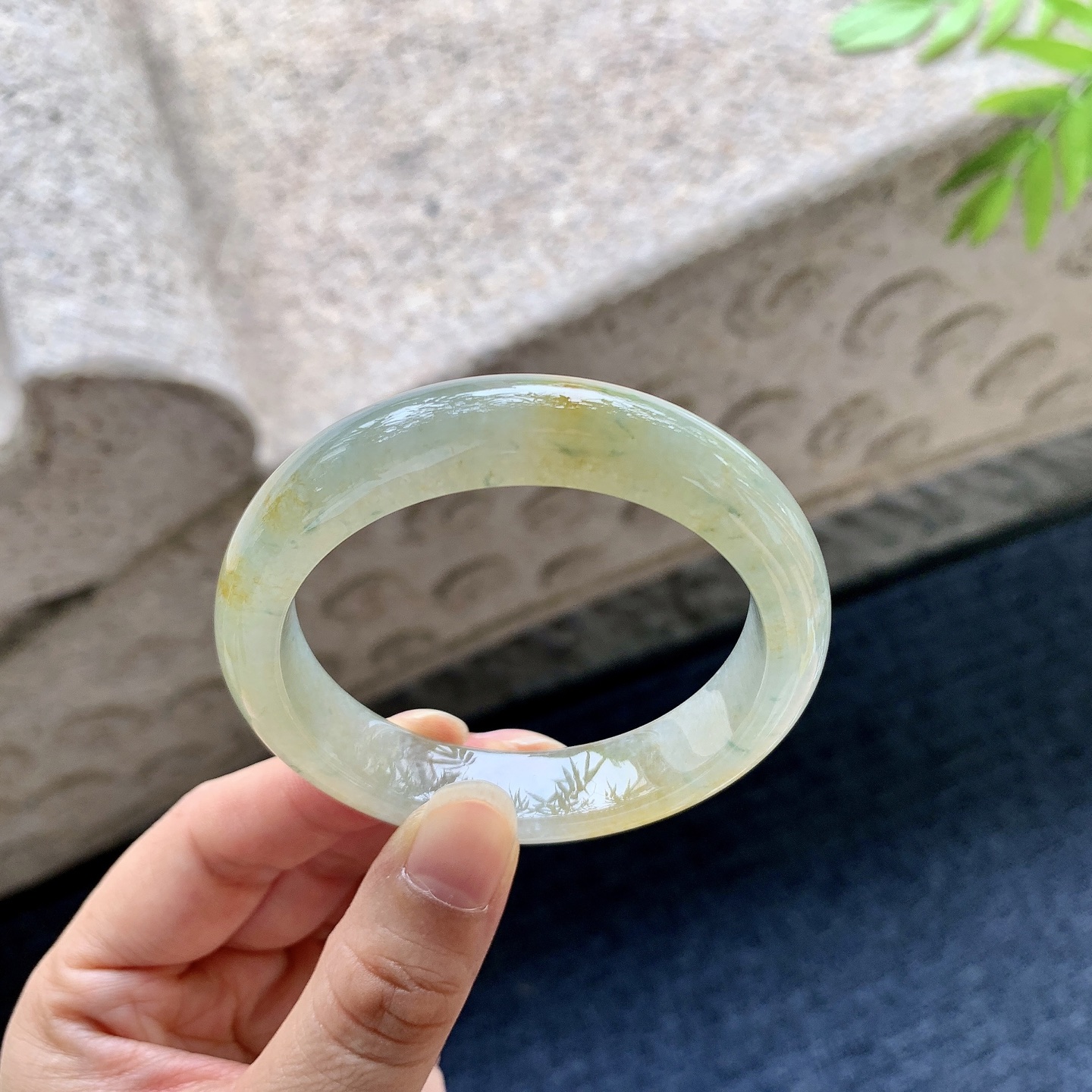 正圈50 51【圈口】51/11.7/8【编码】HJ060601【描述】糯冰黄翡，水润，种老，细腻，无裂