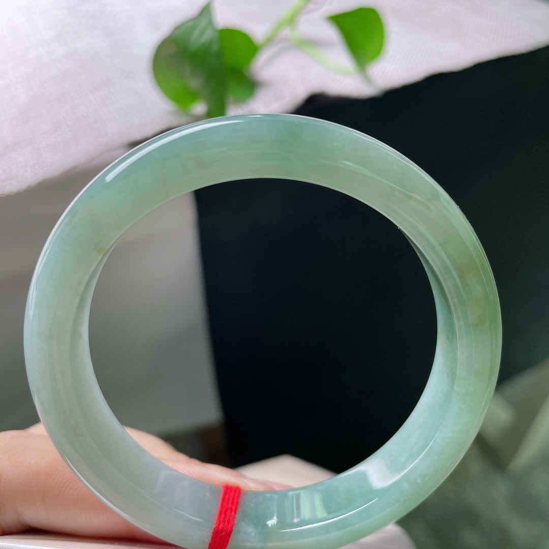 56/11.4/7.9，绿底正圈，满色素雅不张扬，搜细种老，佩戴温柔，无裂，ss54422a