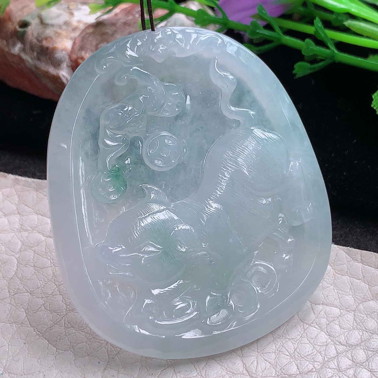 yn实拍53*46*5.7缅甸翡翠a货精雕冰飘花招财猪 生肖猪玉吊坠