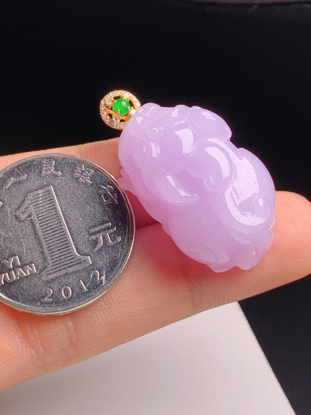 浓粉貔貅吊坠，玉质饱满莹润起胶，正阳绿宝镶顶招财优选 裸石27.61-17.6-12.8 整体33.6 0603