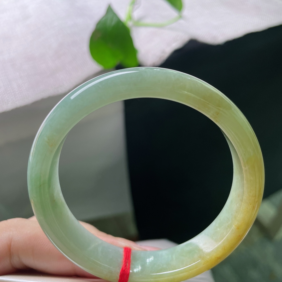 55.2/12.9/7.1，黄翡正圈，水润，肉质细腻干净，一点指甲纹可以忽略，ss54447a