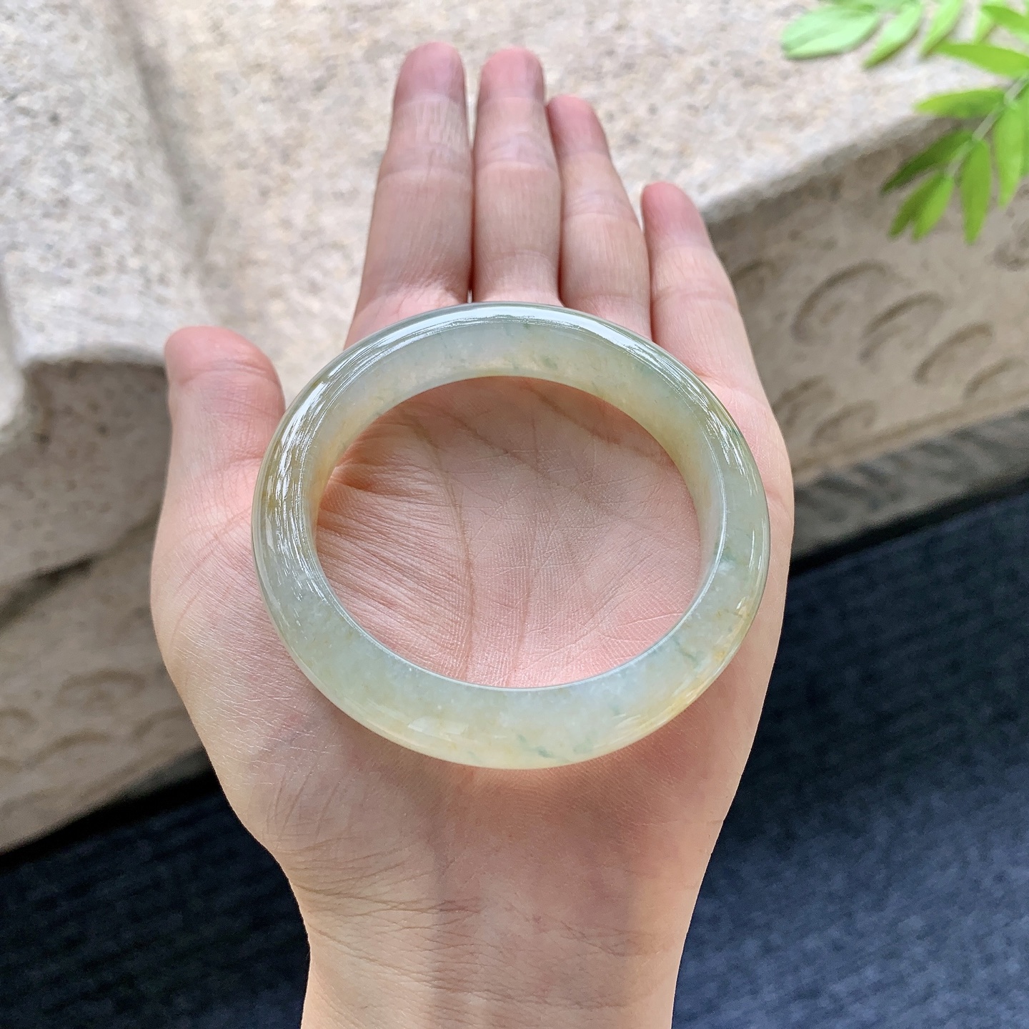 正圈50 51【圈口】51/11.7/8【编码】HJ060601【描述】糯冰黄翡，水润，种老，细腻，