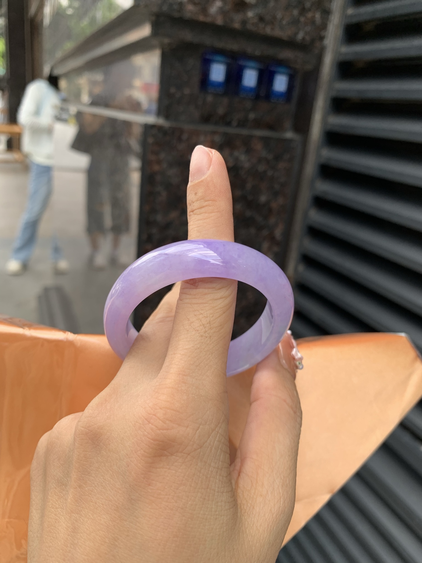0605-N900，打灯细纹，底妆水润，满圈吸睛抢眼，浪漫迷人，仙气飘飘，优雅高贵显气质，感满满，满满底色均匀不失色，不同光线不一样视觉感受