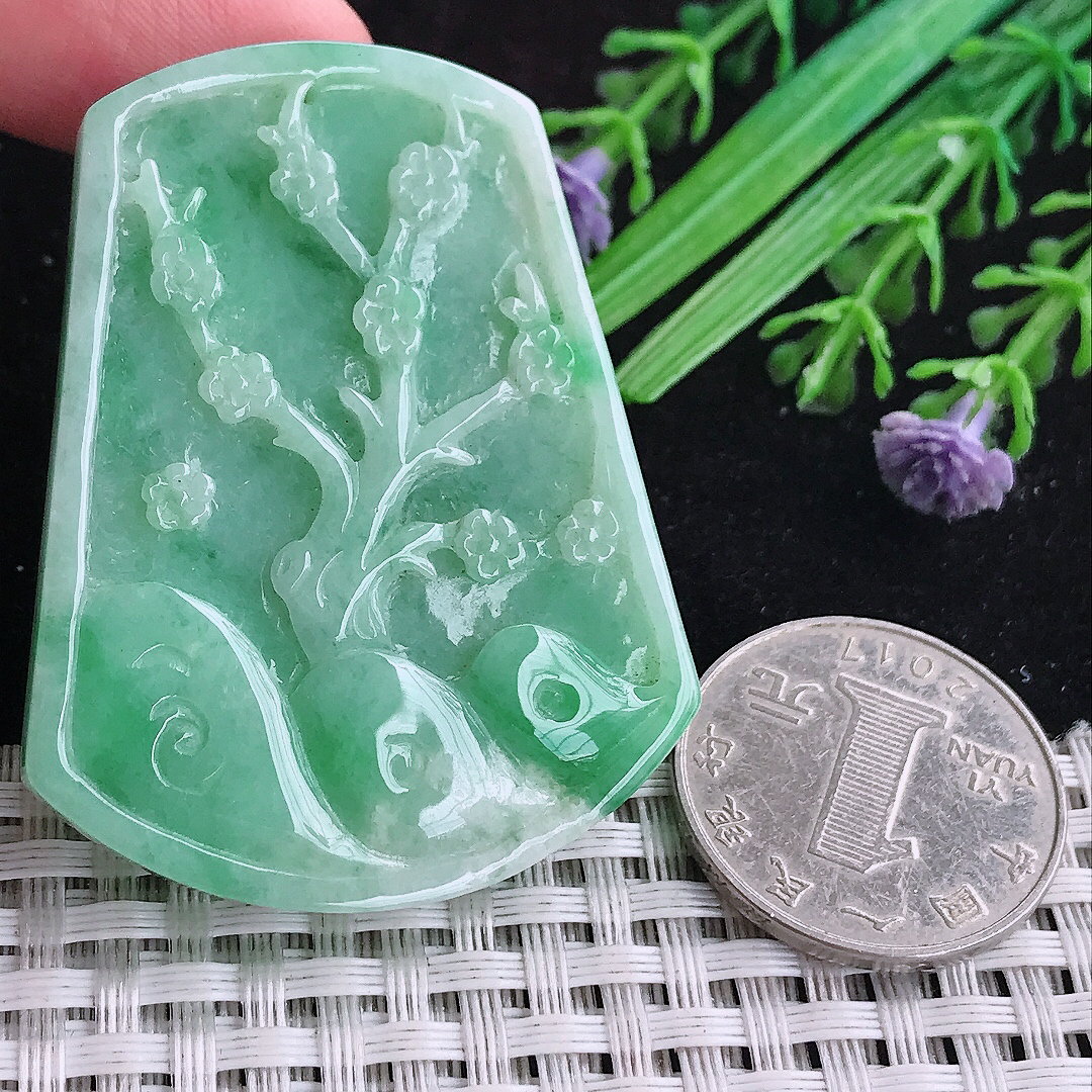 实拍A货翡翠51/40/5老坑精美温润满绿梅花吊坠翡翠玉牌挂件