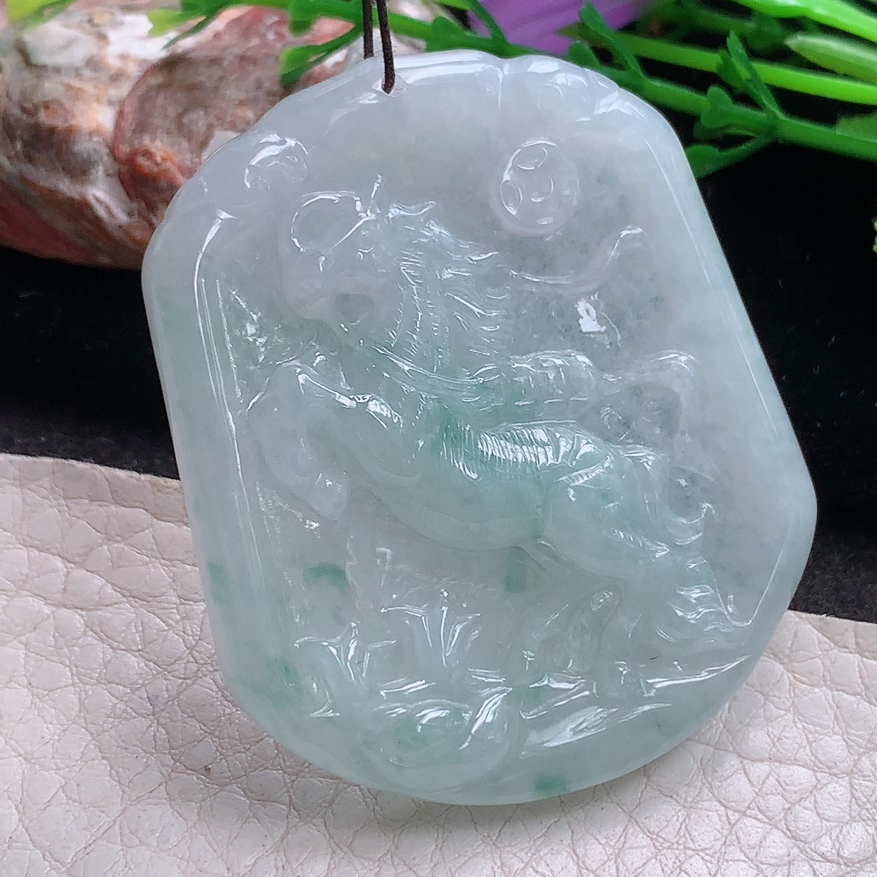 yn实拍51*43.5*6缅甸翡翠a货精雕冰飘花马上发财 生肖马玉吊坠