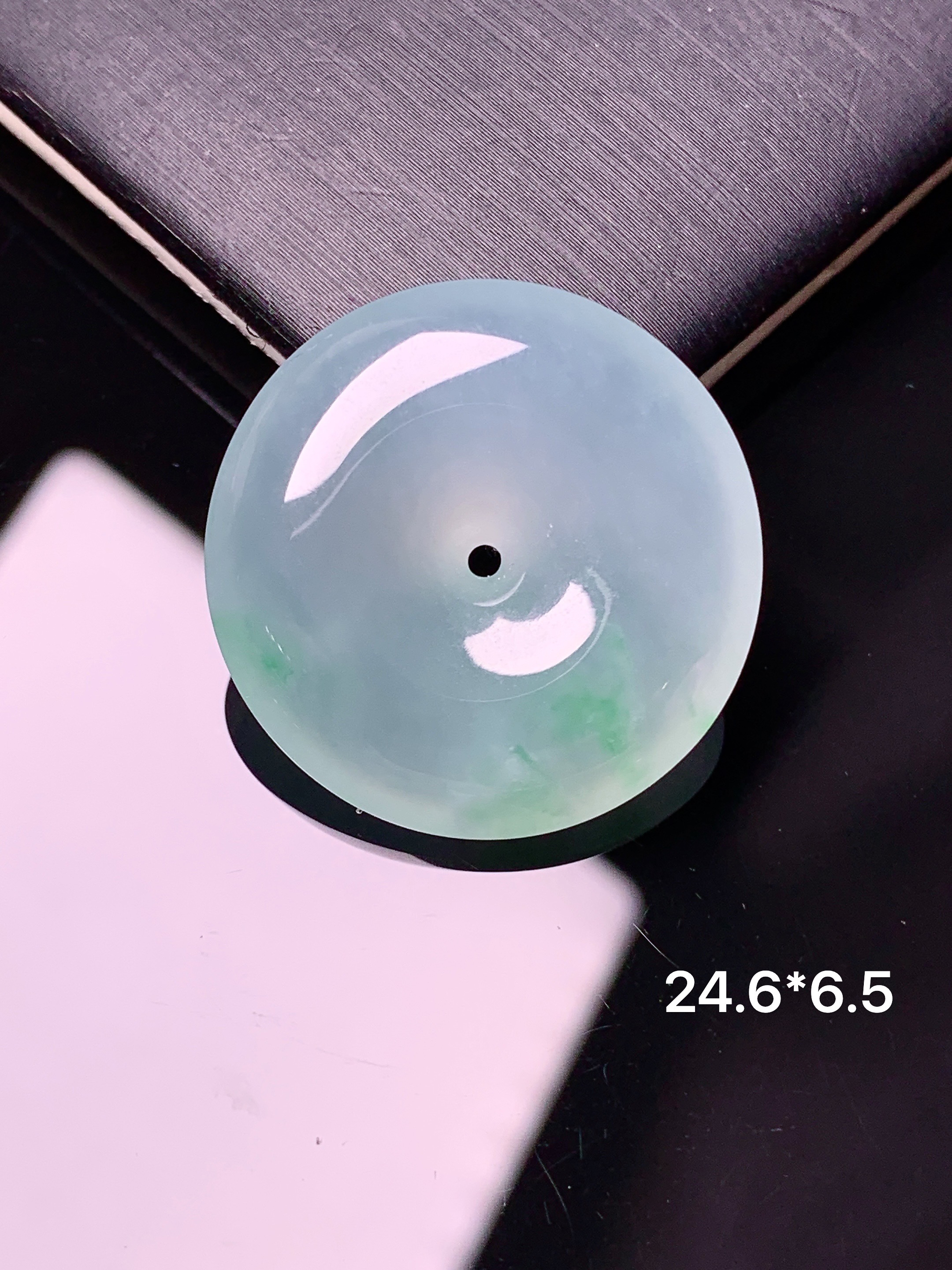 飘绿平安扣吊坠 玉质细腻 色泽艳丽清新 整体尺寸24.6*6.5 h3