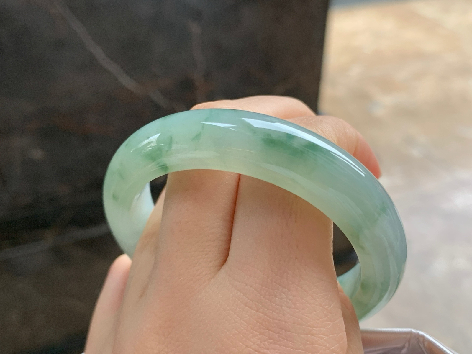50.5-12.4-8.4
飘花手镯^_^细腻